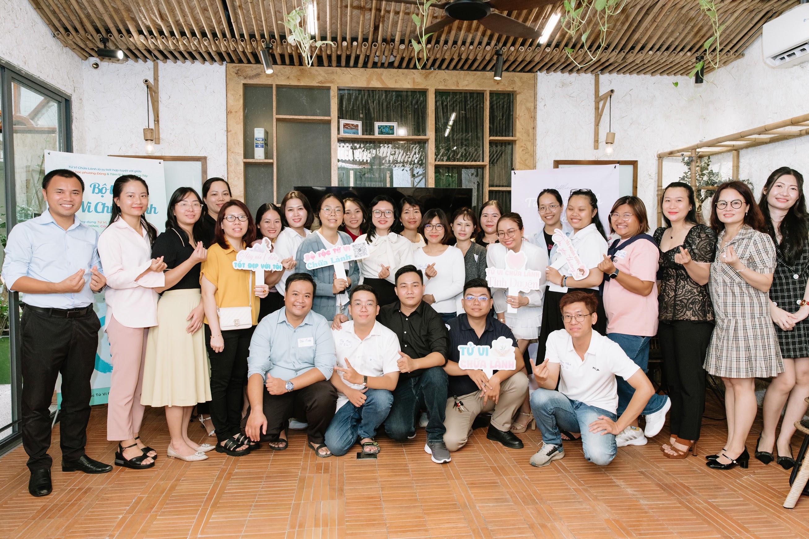 Học viên Tử Vi Chữa Lành tại buổi gặp mặt